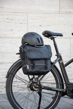 XLC BH-C24 City Helmet Black 8 XLC BH-C24 City Helmet Black -CycleKing Shop 81HmiQkeXiL. AC SL1500